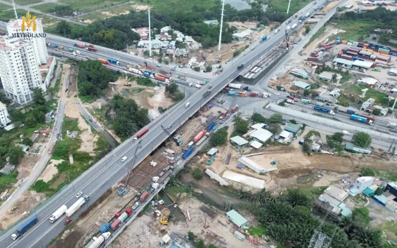 hướng tuyến đi qua cát lái