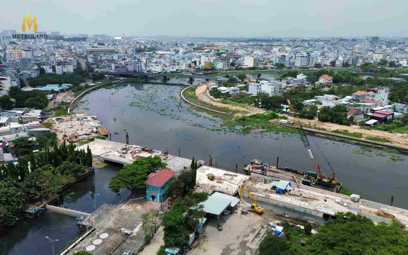 đi qua sông vàm thuật